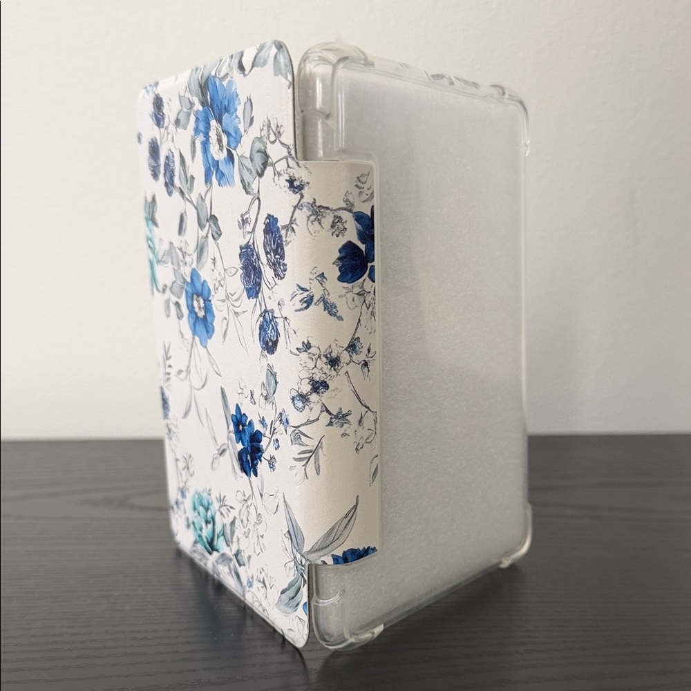 Tablet Case White and Blue Floral